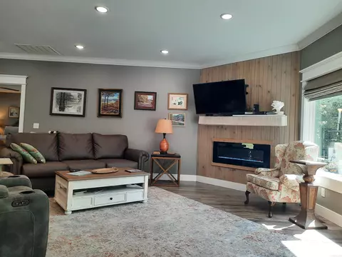Living - 503 Harding, Mountain View, AR 72560 photo 3 of 6