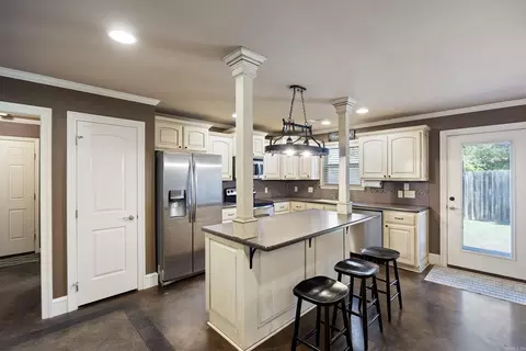 Kitchen - 20 Joshua Cir, Conway, AR 72032 photo 2 of 2