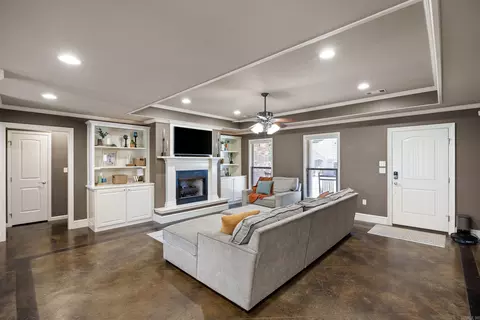 Living - 20 Joshua Cir, Conway, AR 72032 photo 1 of 1