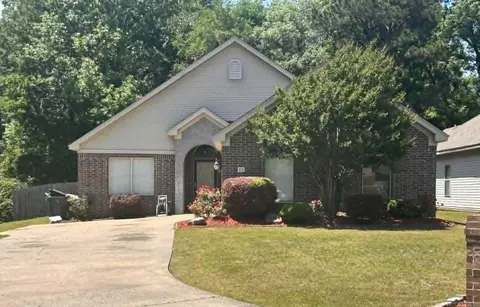 46 Chateaus Ln, Little Rock, AR 72210