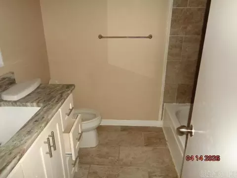 Bath - 85 Fraser Dr, Jacksonville, AR 72076 photo 1 of 2