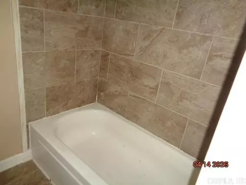 Bath - 85 Fraser Dr, Jacksonville, AR 72076 photo 2 of 2