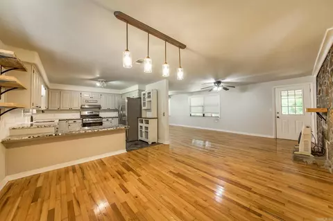 Living - 3275 Old Highway 27, Marshall, AR 72650 photo 4 of 4