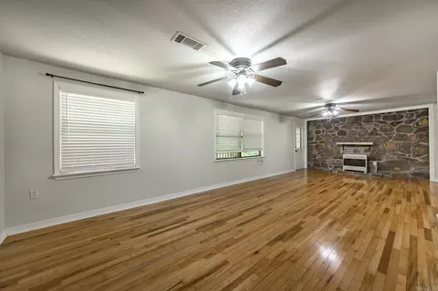 Living - 3275 Old Highway 27, Marshall, AR 72650 photo 2 of 4