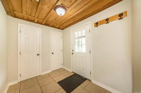 Entry Way - 3275 Old Highway 27, Marshall, AR 72650 photo 1 of 1