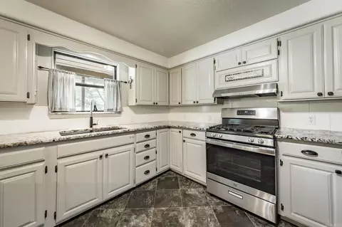 Kitchen - 3275 Old Highway 27, Marshall, AR 72650 photo 3 of 4