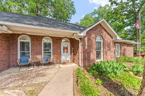2 Crown Mountain Ct, Maumelle, AR 72113