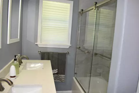 Bath - 4316 S Glover Dr, Pine Bluff, AR 71601 photo 1 of 1