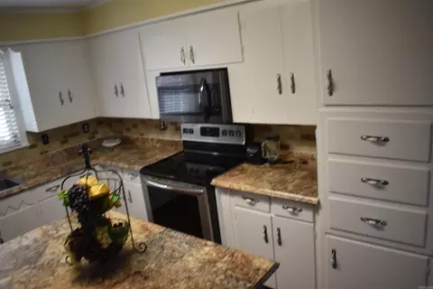 Kitchen - 4316 S Glover Dr, Pine Bluff, AR 71601 photo 2 of 3