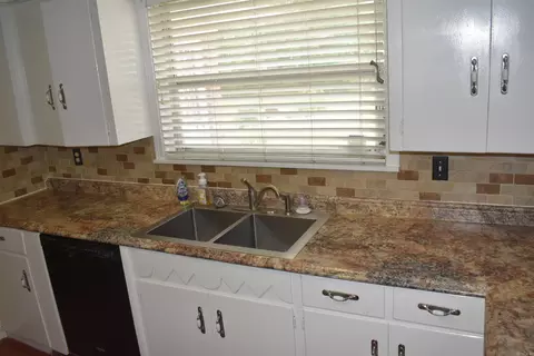 Kitchen - 4316 S Glover Dr, Pine Bluff, AR 71601 photo 3 of 3