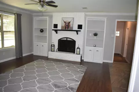 Living - 4316 S Glover Dr, Pine Bluff, AR 71601 photo 1 of 2