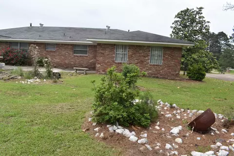 Exterior - 4316 S Glover Dr, Pine Bluff, AR 71601 photo 4 of 7