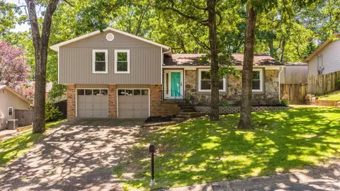 1724 Okmulgee Ct, North Little Rock, AR 72116