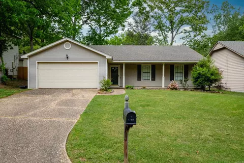 13710 Scarlet Oak Dr, Little Rock, AR 72211