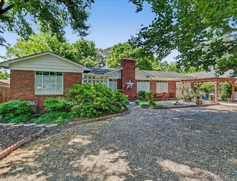 305 Vineyard St, Hot Springs, AR 71913