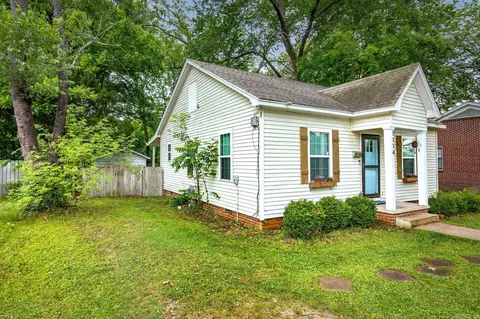 Exterior - 1114 Davis St, Conway, AR 72034 photo 2 of 9