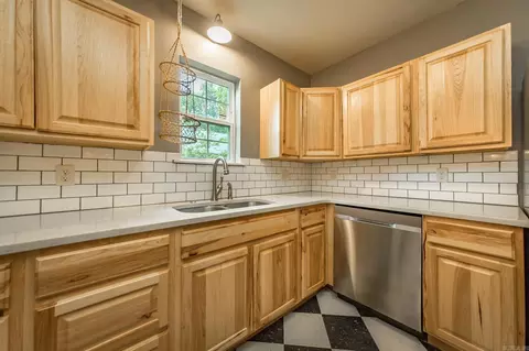 Kitchen - 1114 Davis St, Conway, AR 72034 photo 2 of 3