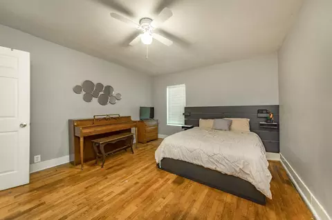 Bedroom - 1114 Davis St, Conway, AR 72034 photo 2 of 4