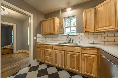 Kitchen - 1114 Davis St, Conway, AR 72034 photo 3 of 3