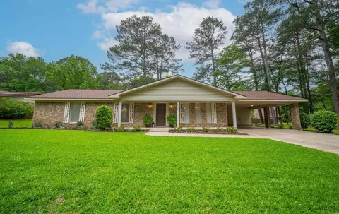 1740 Holly Hill Dr, Camden, AR 71701