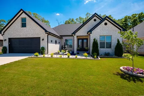 86 Lucia Ln, Maumelle, AR 72113