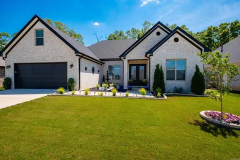 86 Lucia Ln, Maumelle, AR 72113