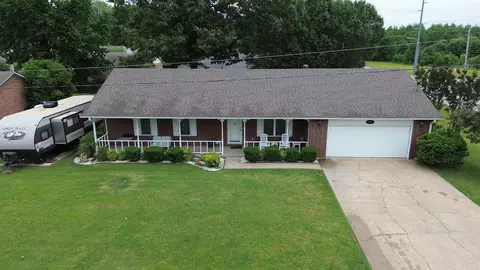 1201 Daniel Dr, Paragould, AR 72450