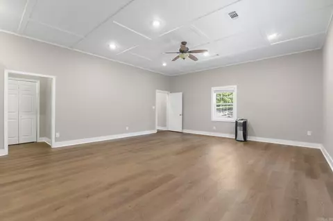 Living - 513 Joseph Dr, Alexander, AR 72002 photo 2 of 3