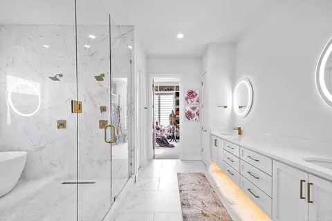 Bath - 6560 Westminster, Benton, AR 72019 photo 1 of 7