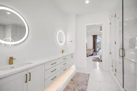 Bath - 6560 Westminster, Benton, AR 72019 photo 3 of 7
