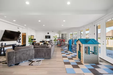 Living - 6560 Westminster, Benton, AR 72019 photo 6 of 7