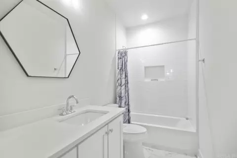 Bath - 6560 Westminster, Benton, AR 72019 photo 6 of 7