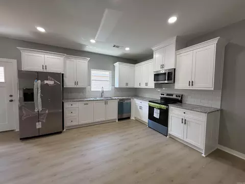 Kitchen - 717 Burton St, Benton, AR 72015 photo 1 of 1