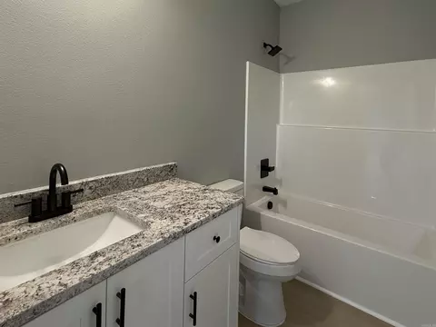 Bath - 717 Burton St, Benton, AR 72015 photo 4 of 4