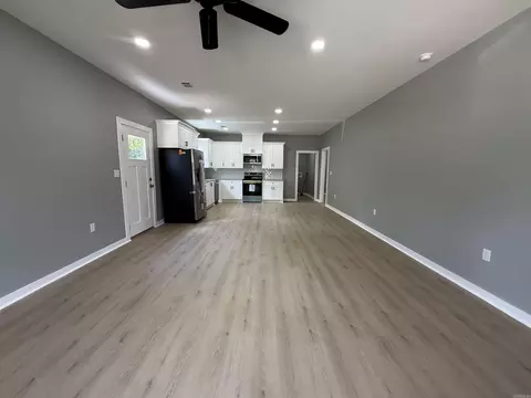Living - 717 Burton St, Benton, AR 72015 photo 2 of 3
