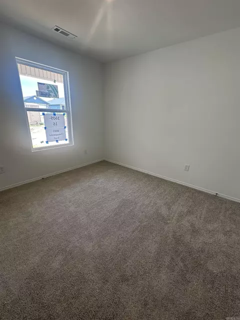 Bedroom - 8065 Chesapeake Trl, Bauxite, AR 72011 photo 2 of 4