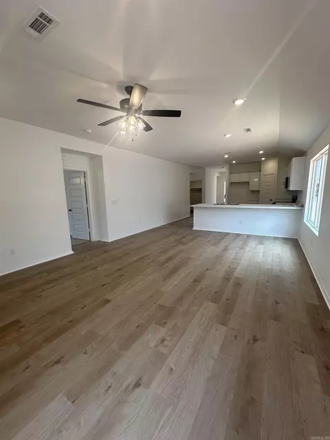 Living - 8065 Chesapeake Trl, Bauxite, AR 72011 photo 1 of 1