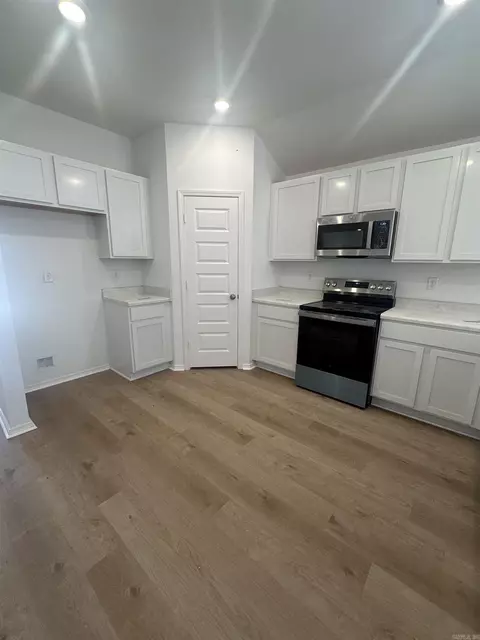 Kitchen - 8065 Chesapeake Trl, Bauxite, AR 72011 photo 1 of 1