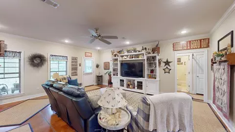 Living - 1875 Pecan Creek Dr, Conway, AR 72034 photo 2 of 3