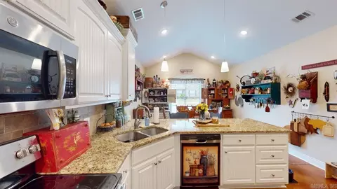 Kitchen - 1875 Pecan Creek Dr, Conway, AR 72034 photo 2 of 5