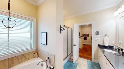 Bath - 1875 Pecan Creek Dr, Conway, AR 72034 photo 4 of 5