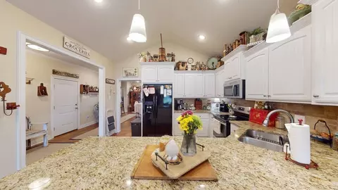 Kitchen - 1875 Pecan Creek Dr, Conway, AR 72034 photo 4 of 5