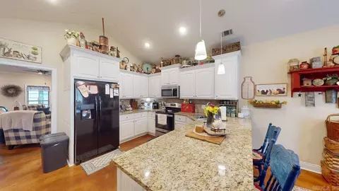 Kitchen - 1875 Pecan Creek Dr, Conway, AR 72034 photo 5 of 5