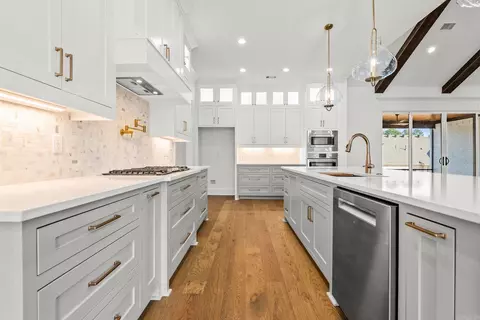 Kitchen - 1670 Dolphin Dr, Conway, AR 72034 photo 2 of 2
