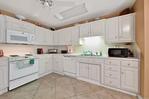 Kitchen - 30 Summerset Pl, Pine Bluff, AR 71603 photo 1 of 3