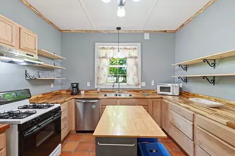 Kitchen - 211 NE Third St, Bryant, AR 72022 photo 2 of 4