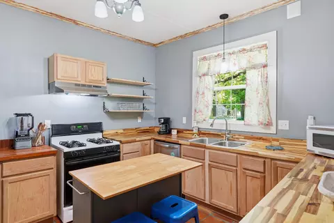 Kitchen - 211 NE Third St, Bryant, AR 72022 photo 4 of 4