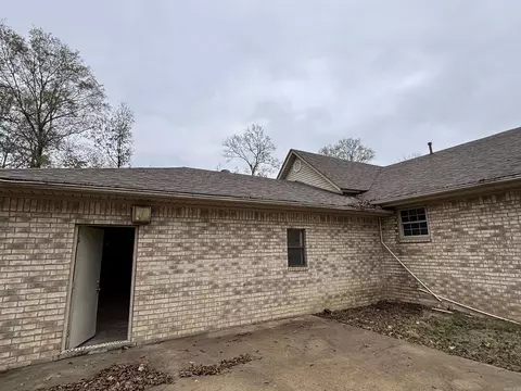 Exterior - 703 W 4th St, Lonoke, AR 72086 photo 6 of 9