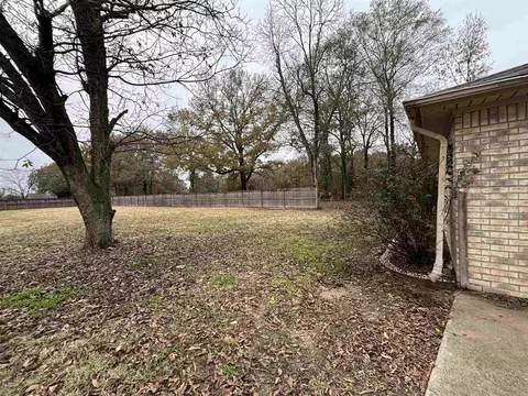 Exterior - 703 W 4th St, Lonoke, AR 72086 photo 4 of 9