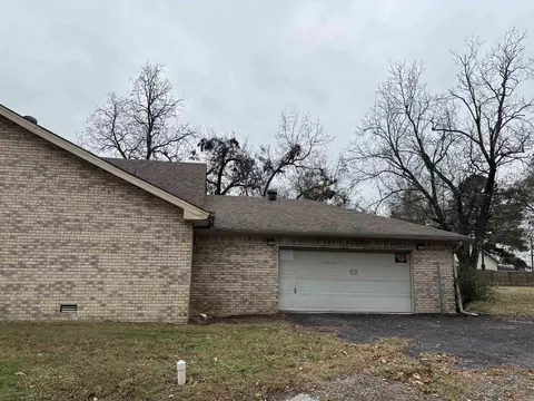 Exterior - 703 W 4th St, Lonoke, AR 72086 photo 3 of 9